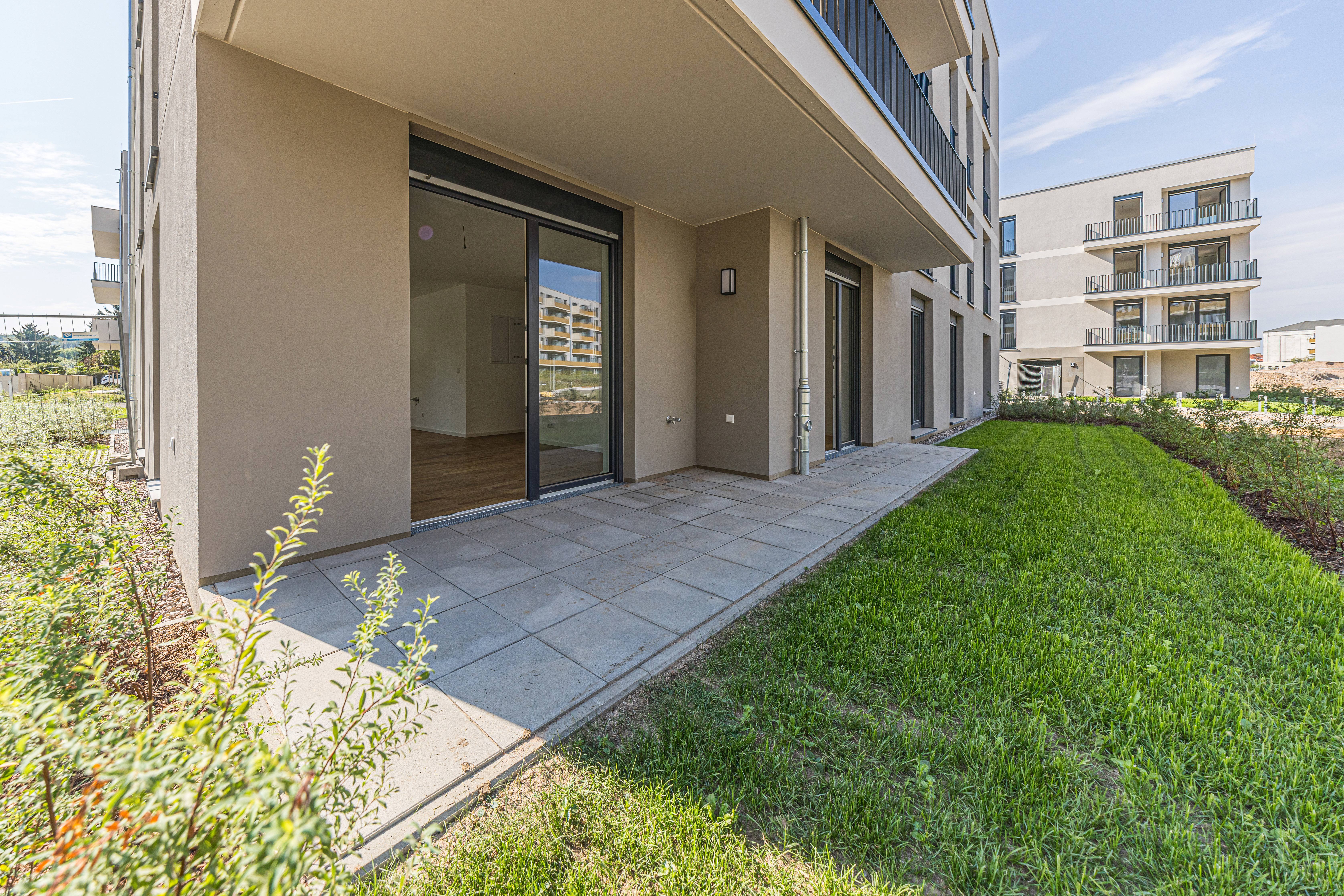 BA5 WE39 Terrasse mit Garten